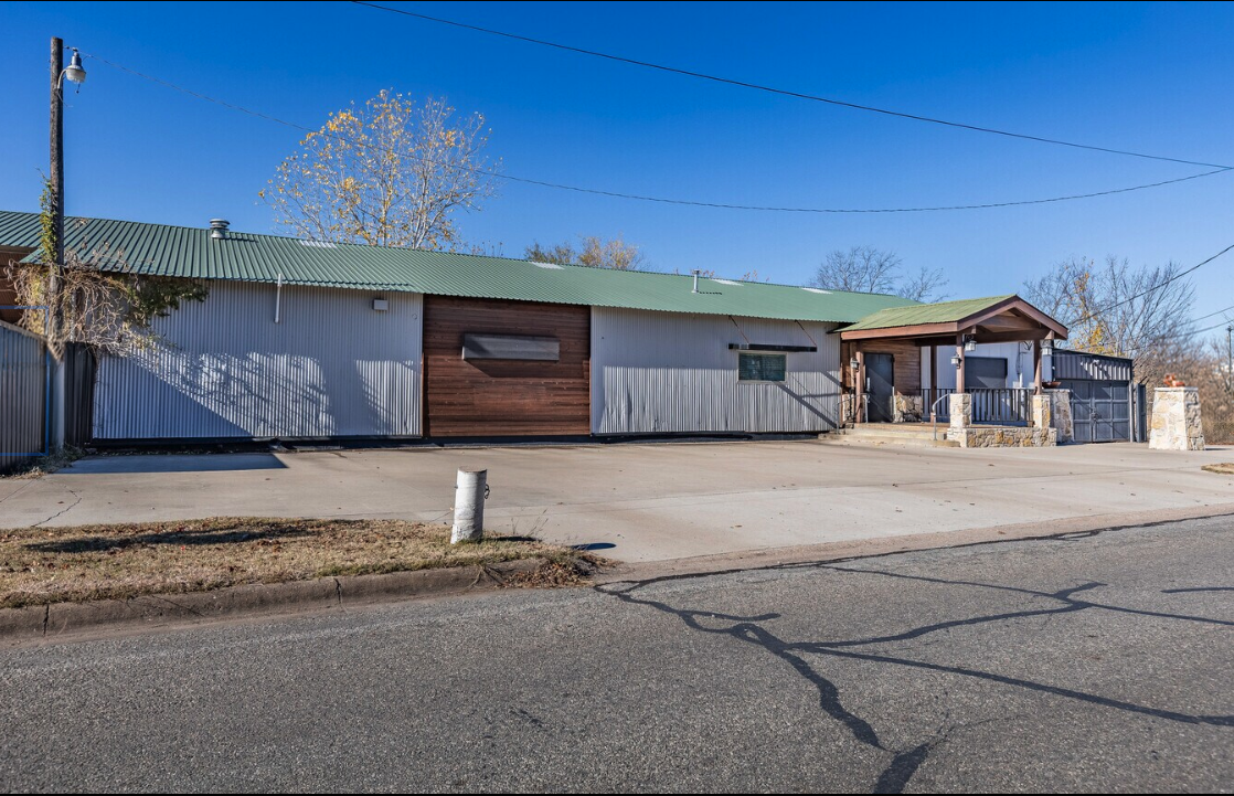 Exterior of the Rusty Pickins warehouse in Sherman, Texas